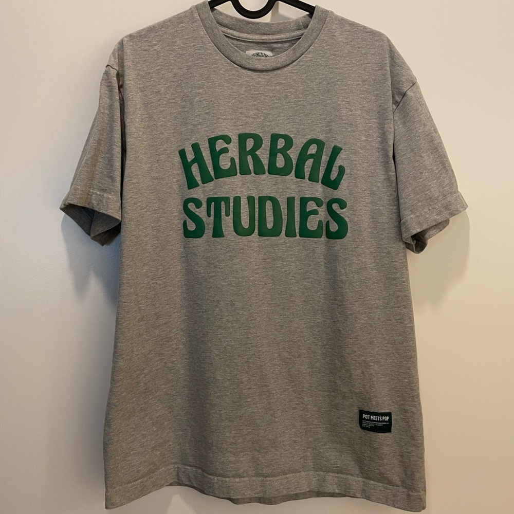 Pot Meets Pop Size Medium Gray “Herbal Studies” T-Shirt